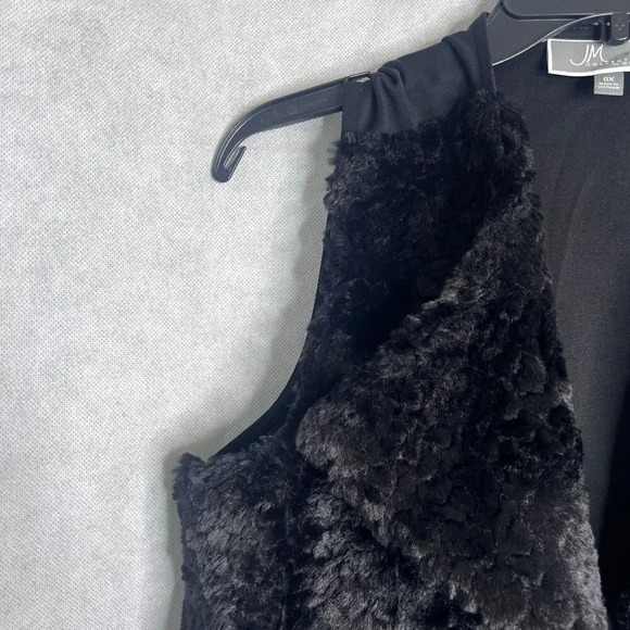 JM Collection Woman Black Sleeveless Open Front Faux Fur Front Vest Size 0X/12 - Picture 4 of 7